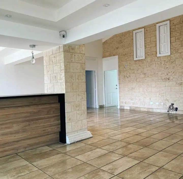 Apartamento de 4 Habitaciones en Venta en la Urbanización Real.  Foto 7275483-4.jpg