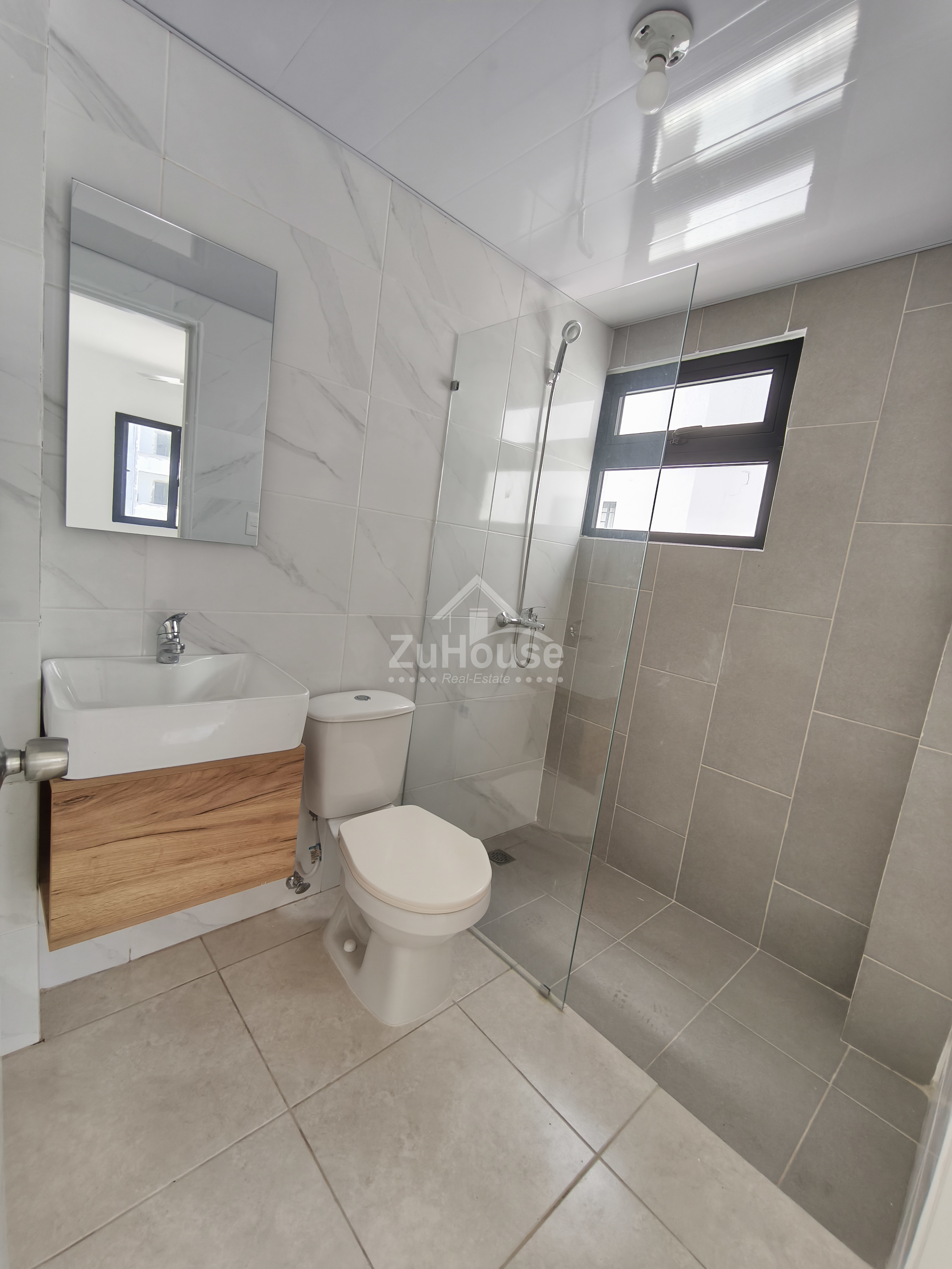 Apartamento en alquiler en segundo piso en Av. Hispanoamericana AWPA06 Foto 7275609-10.jpg