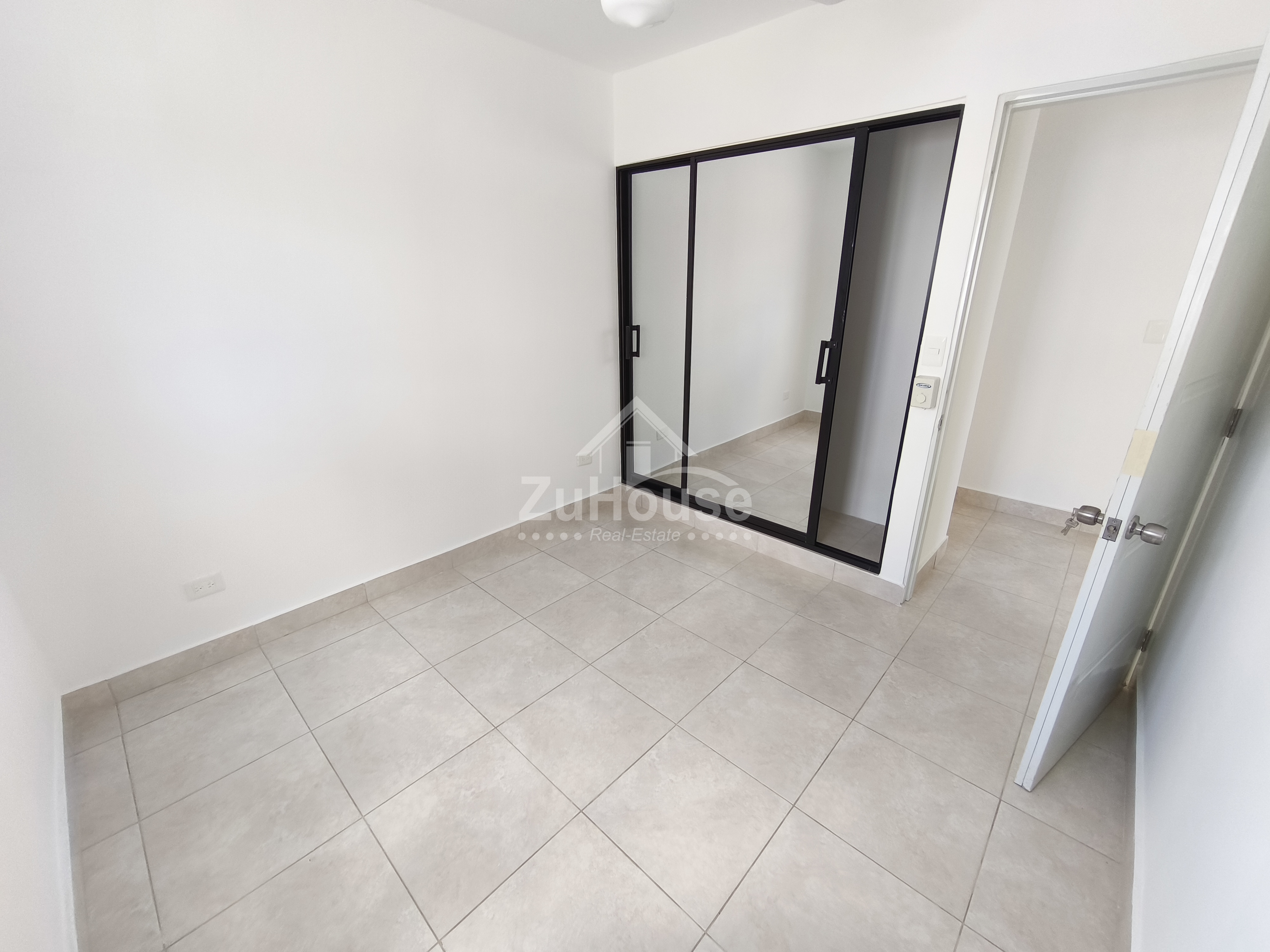 Apartamento en alquiler en segundo piso en Av. Hispanoamericana AWPA06 Foto 7275609-12.jpg
