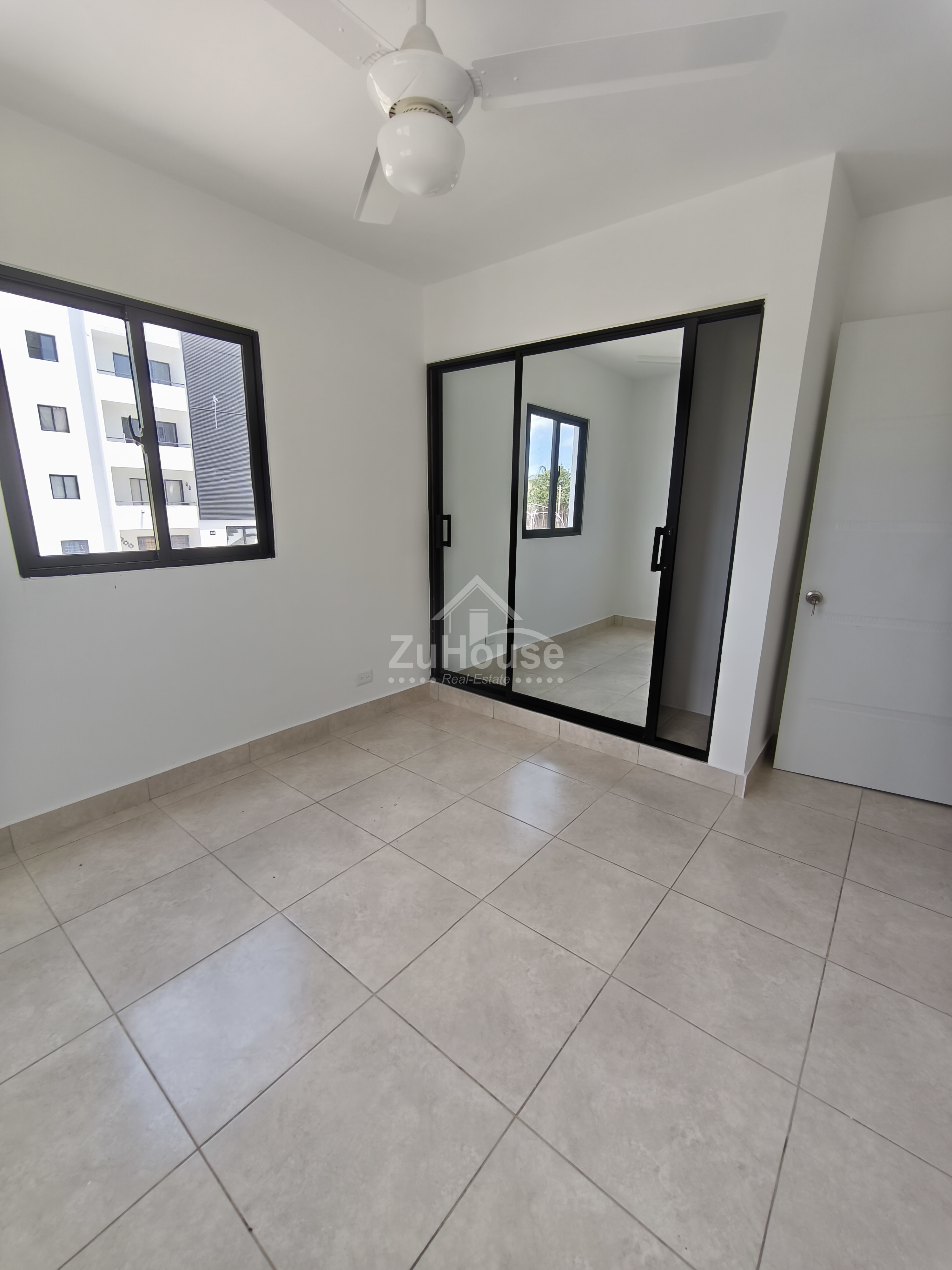Apartamento en alquiler en segundo piso en Av. Hispanoamericana AWPA06 Foto 7275609-13.jpg