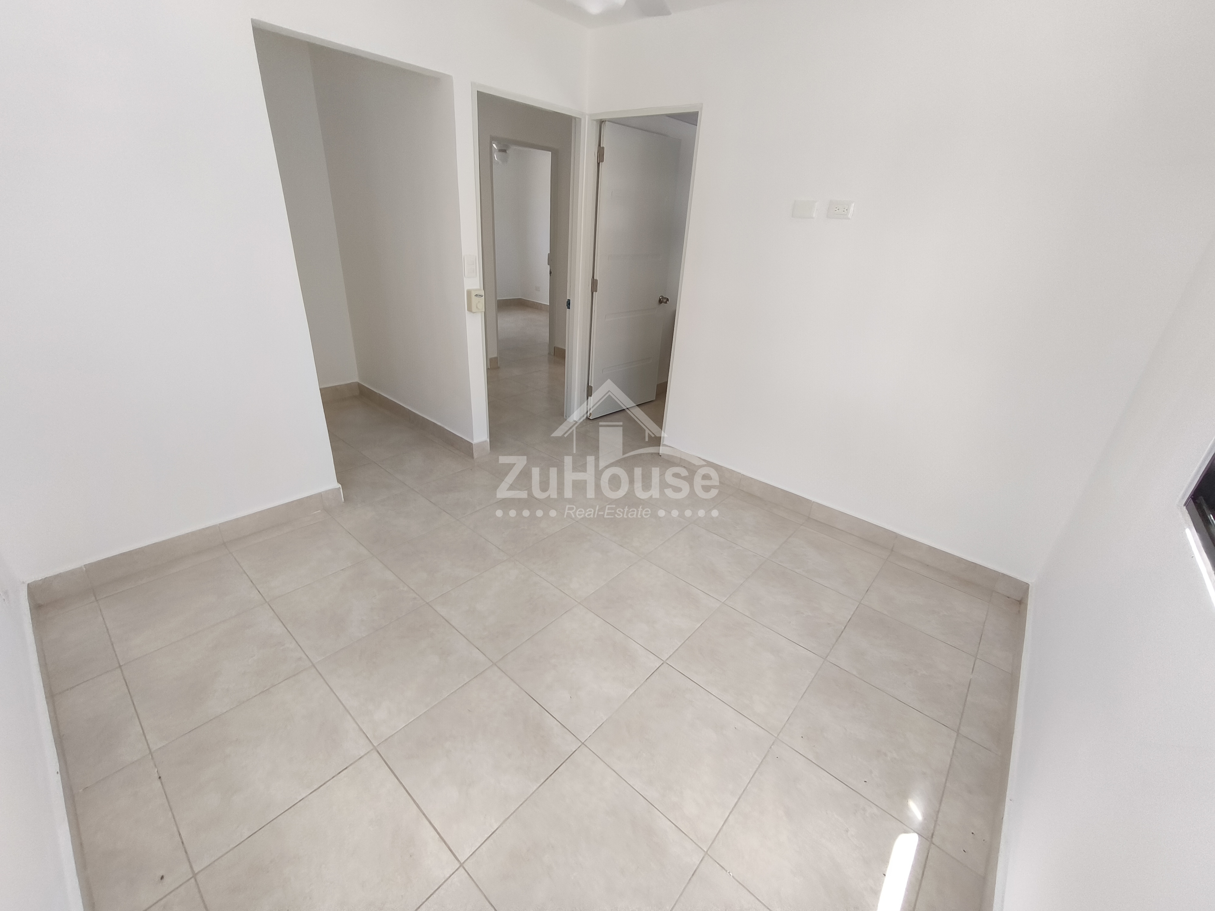 Apartamento en alquiler en segundo piso en Av. Hispanoamericana AWPA06 Foto 7275609-14.jpg
