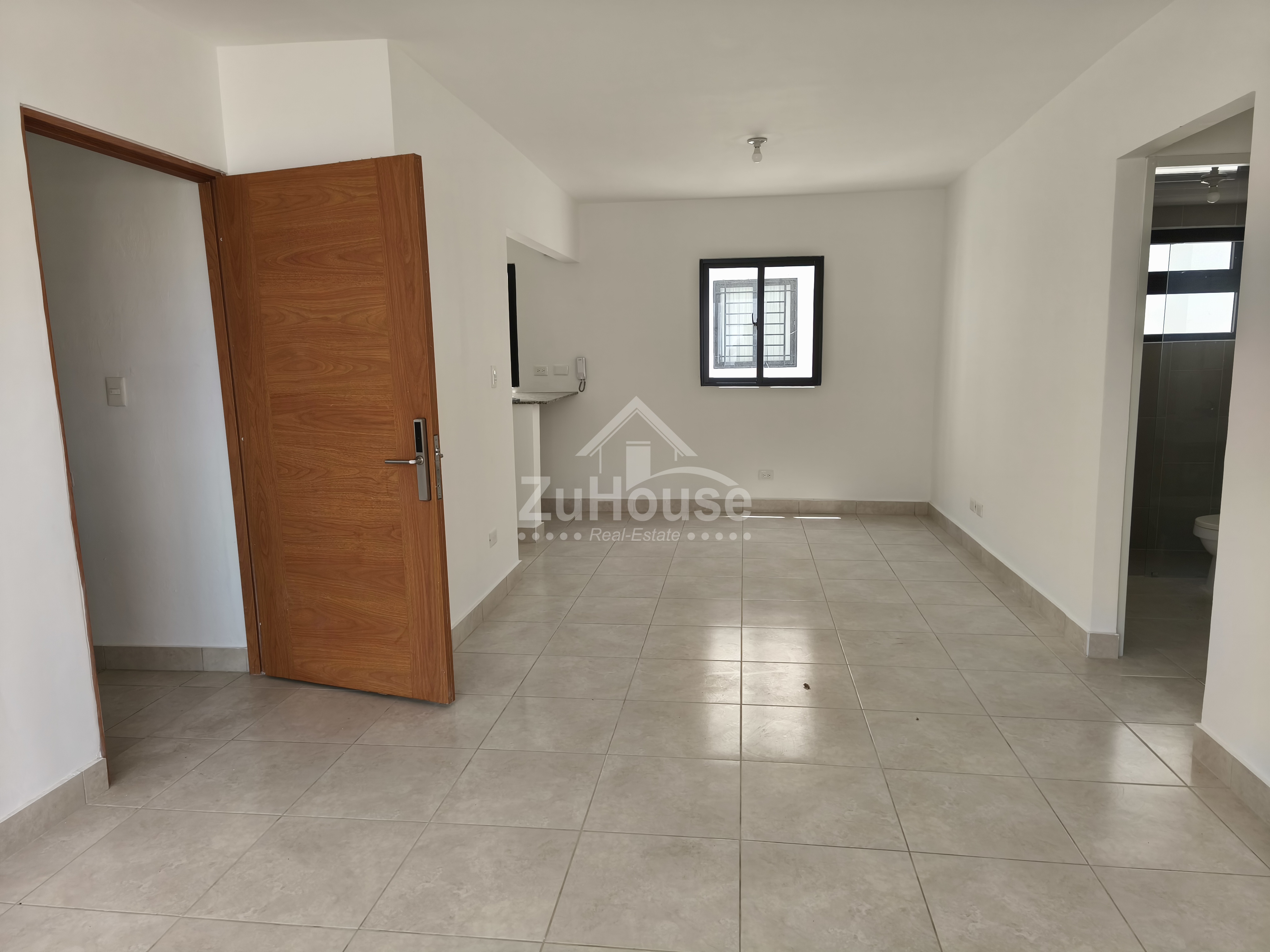 Apartamento en alquiler en segundo piso en Av. Hispanoamericana AWPA06 Foto 7275609-3.jpg