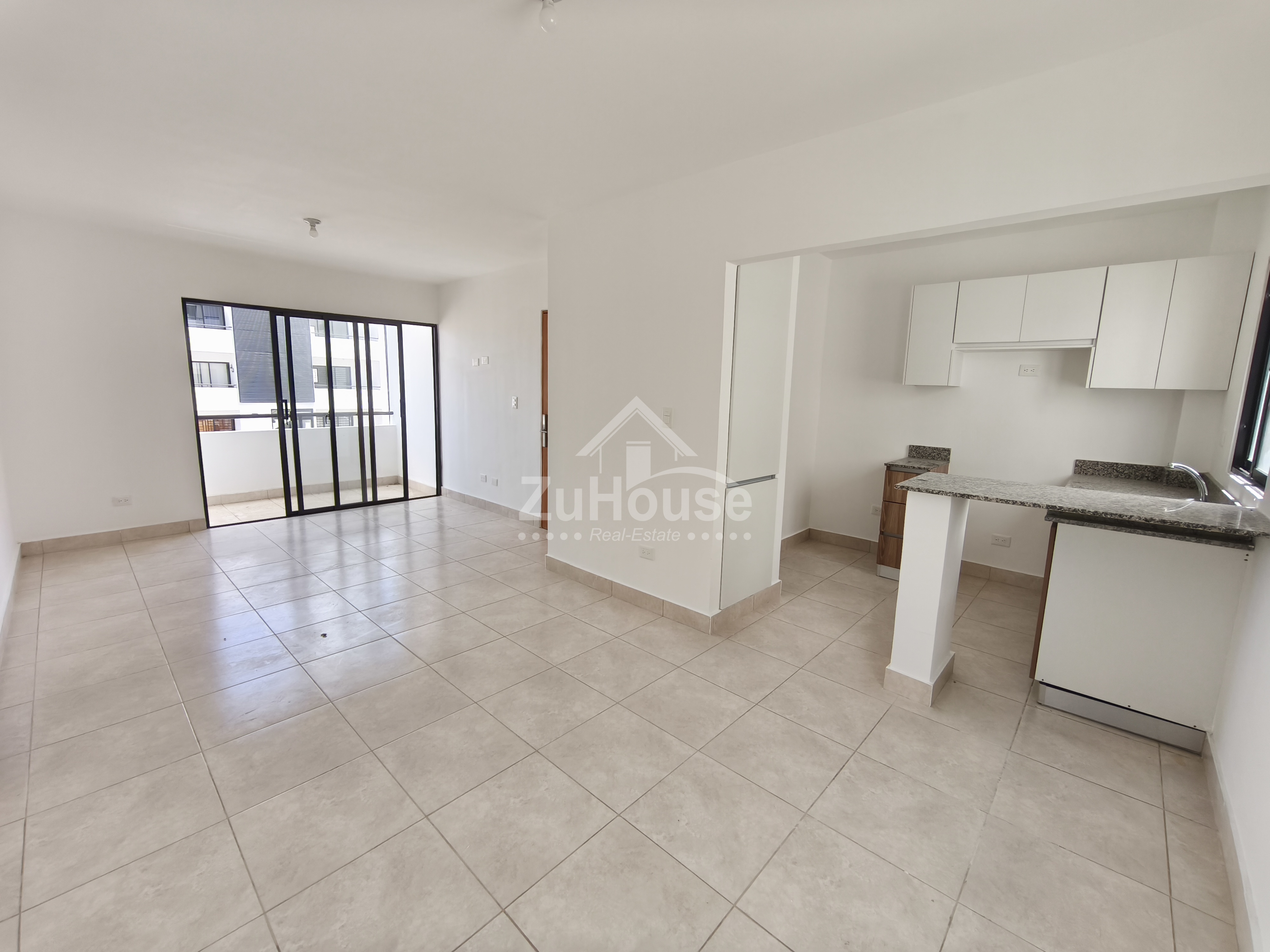 Apartamento en alquiler en segundo piso en Av. Hispanoamericana AWPA06 Foto 7275609-5.jpg