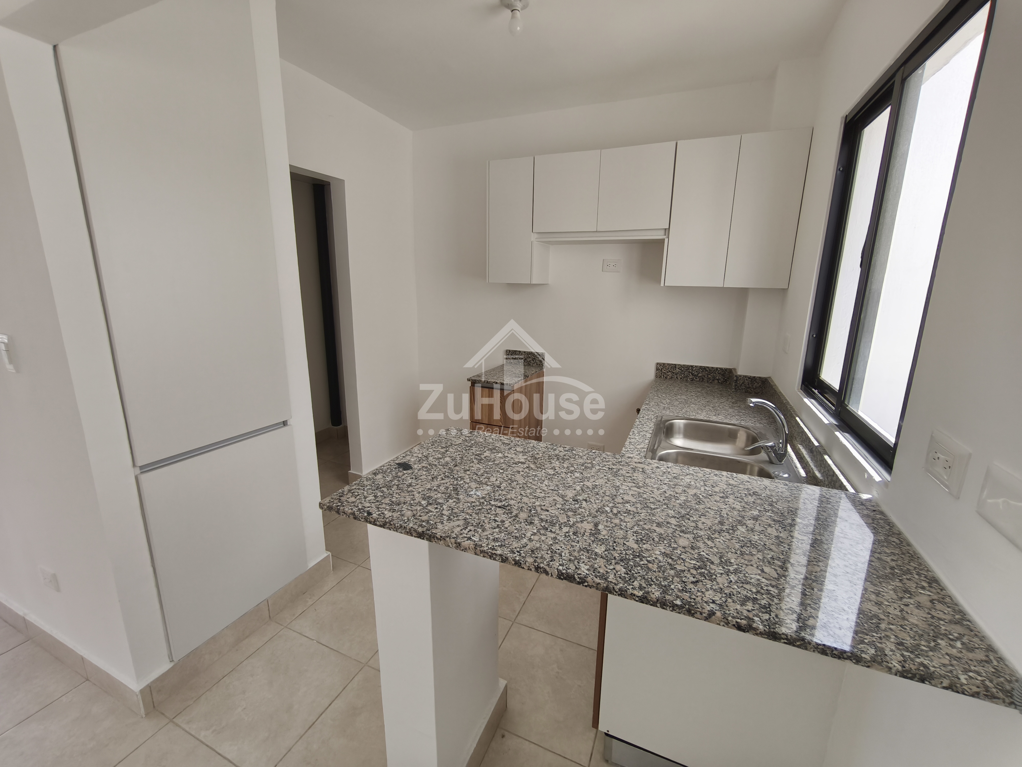 Apartamento en alquiler en segundo piso en Av. Hispanoamericana AWPA06 Foto 7275609-8.jpg