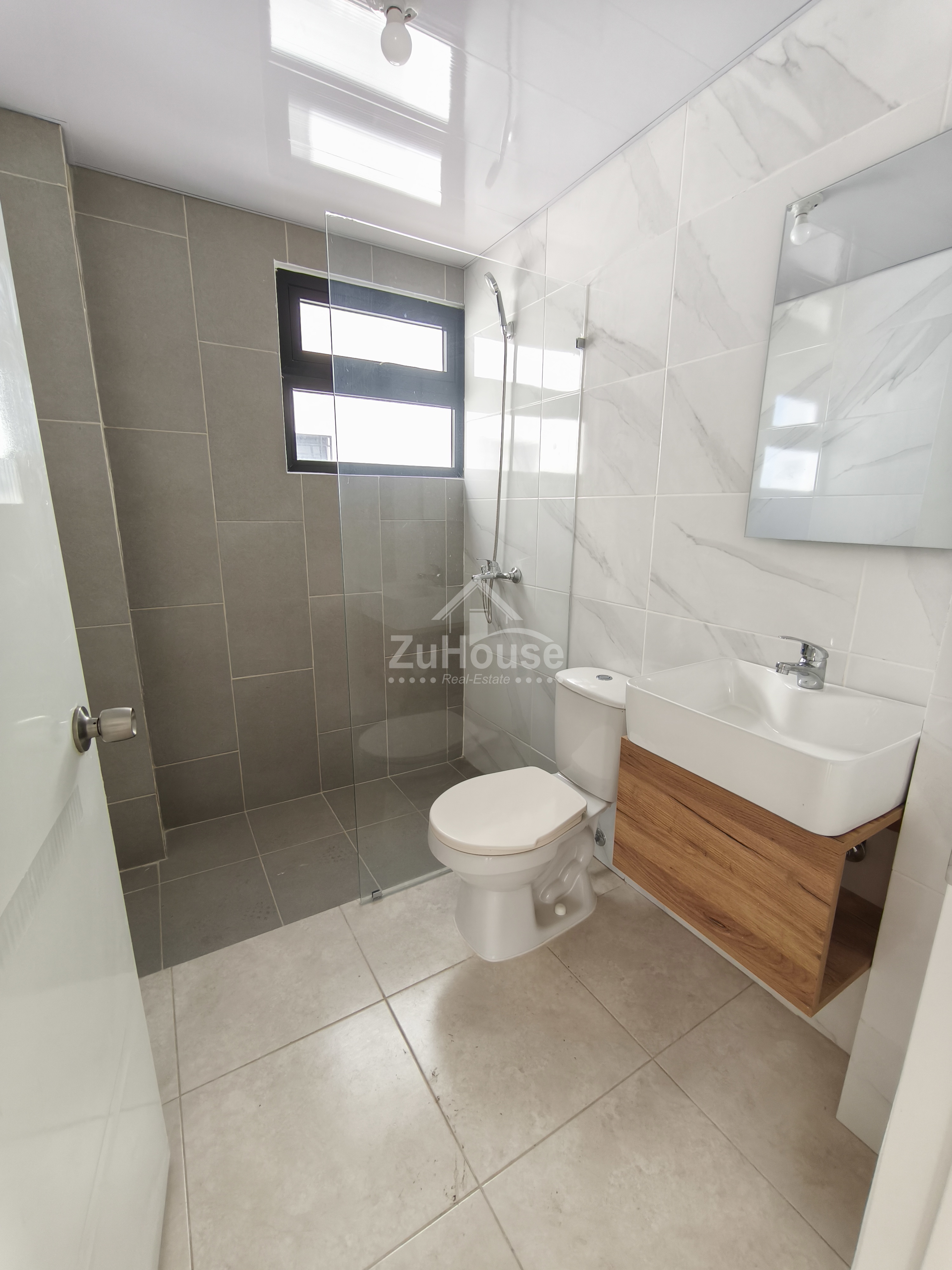 Apartamento en alquiler en segundo piso en Av. Hispanoamericana AWPA06 Foto 7275609-9.jpg