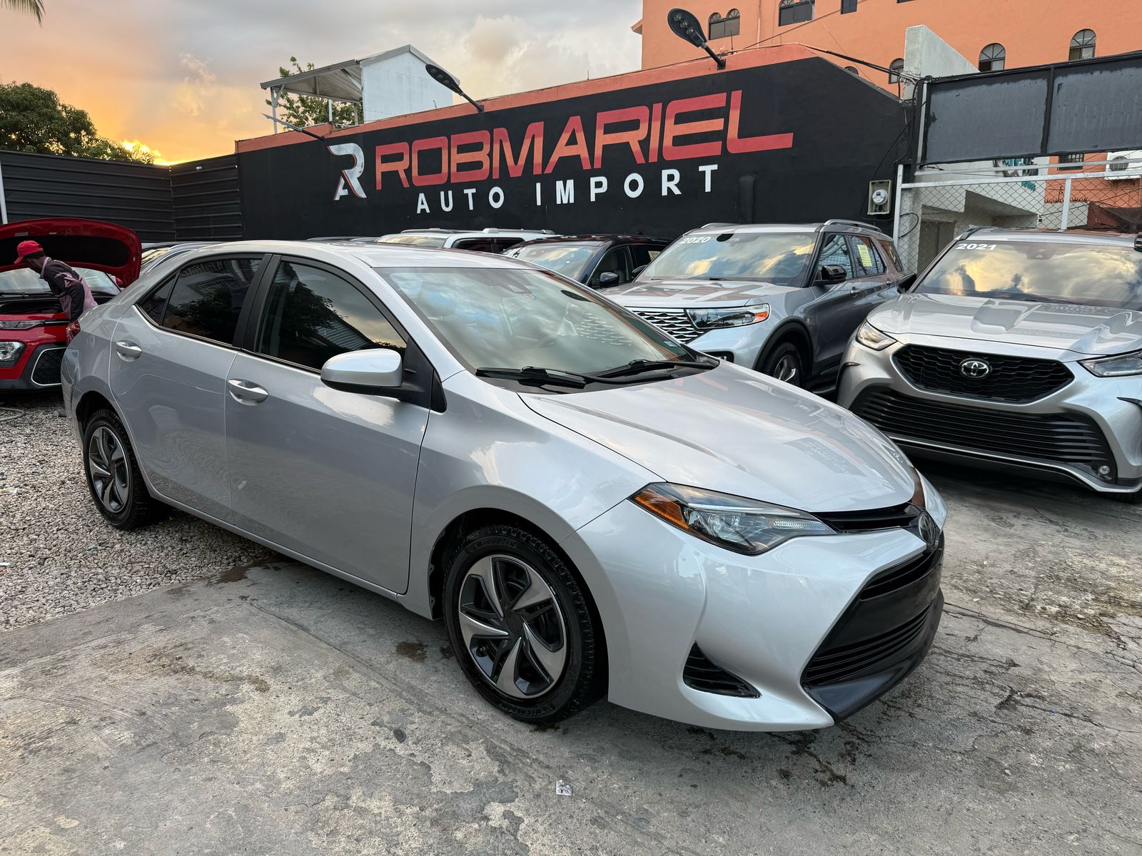 TOYOTA COROLLA LE 2019 GRIS PLATA RECIEN IMPORTADO Foto 7275821-1.jpg