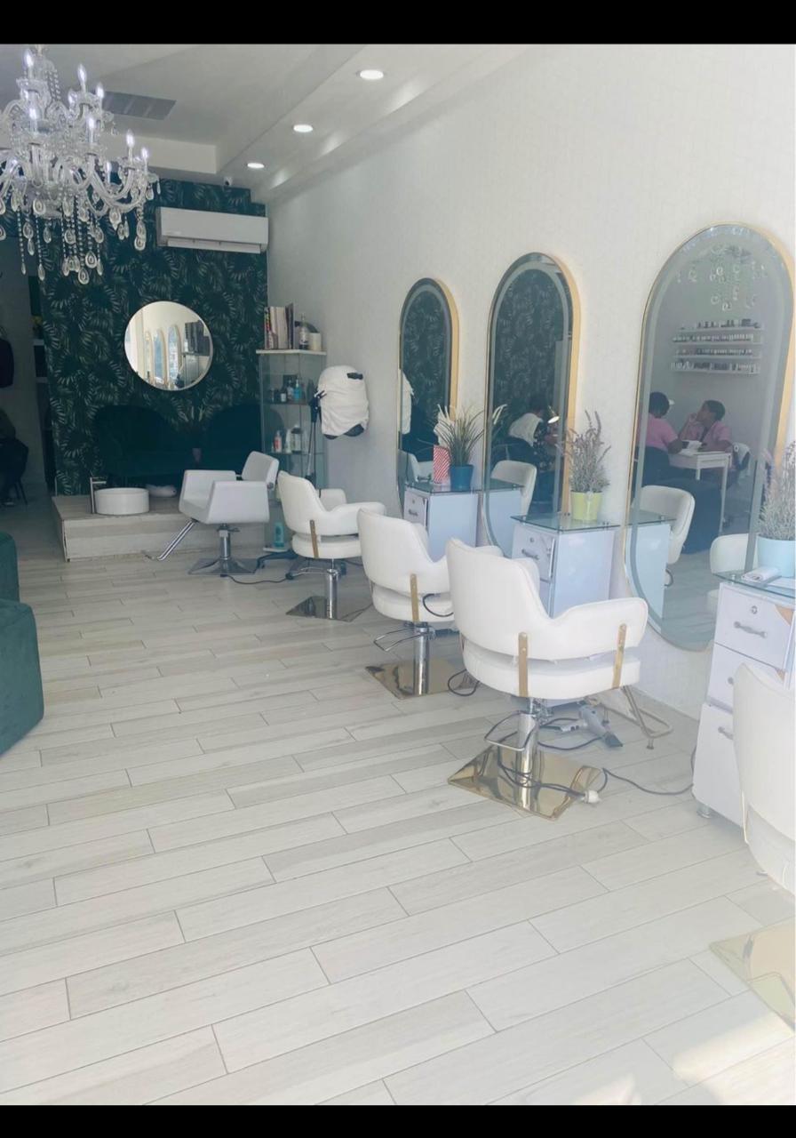 Vendo Punto Comercial Salón de Belleza Totalmente Amueblado Foto 7276505-5.jpg