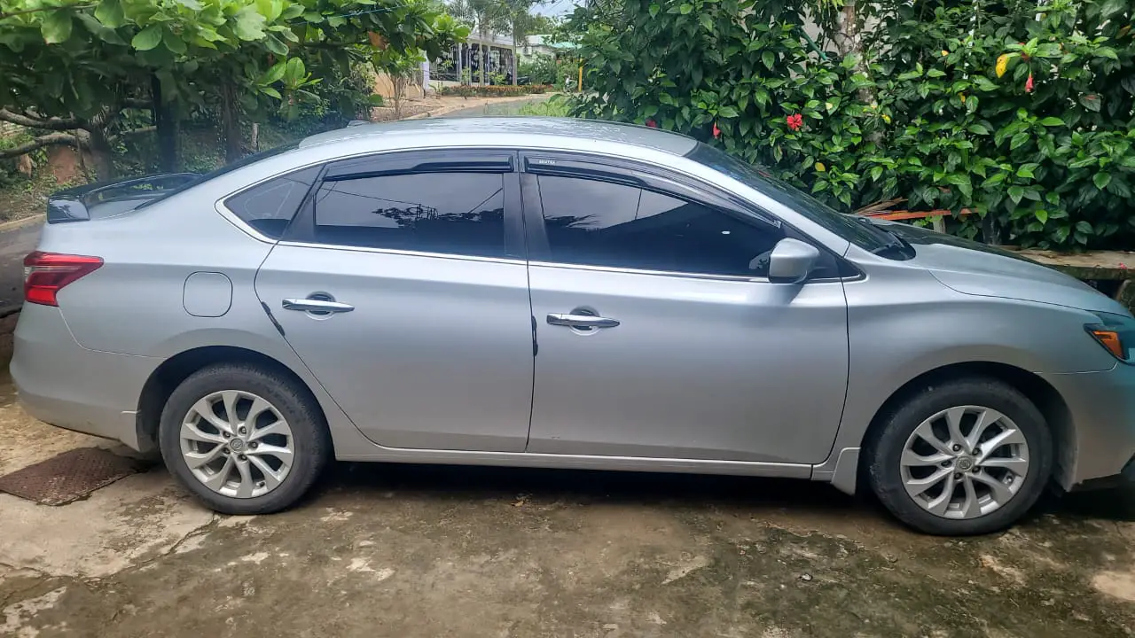 EN VENTA UN NISSA SENTRA COLOR PLATA DEL 2018 Foto 7276893-2.jpg