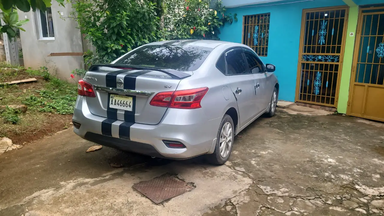 EN VENTA UN NISSA SENTRA COLOR PLATA DEL 2018 Foto 7276893-3.jpg