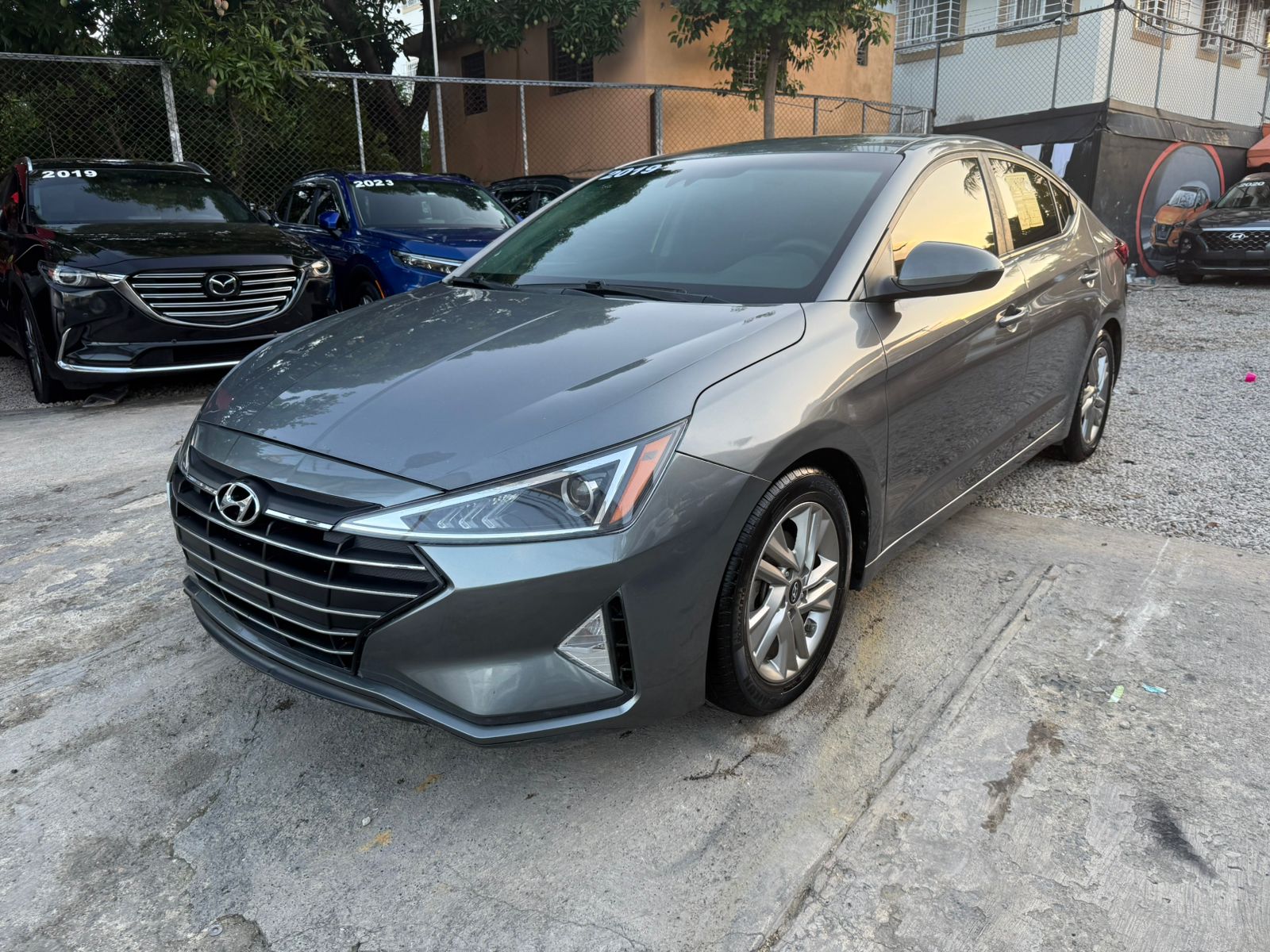 HYUNDAI ELANTRA SEL 2019 GRIS RECIEN IMPORTADO Foto 7277264-3.jpg