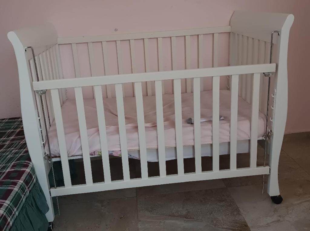 Cuna blanca en buenas condiciones  en Santo Domingo Este Foto 7277884-1.jpg