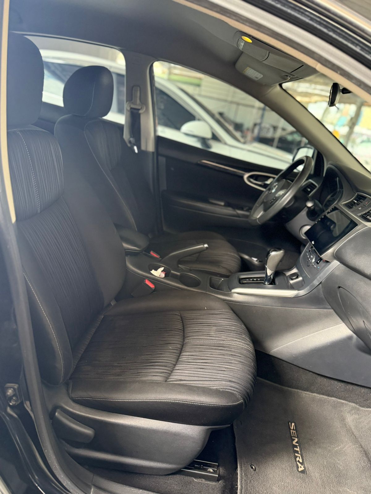 NISSAN SENTRA SV 2018  Foto 7278756-8.jpg