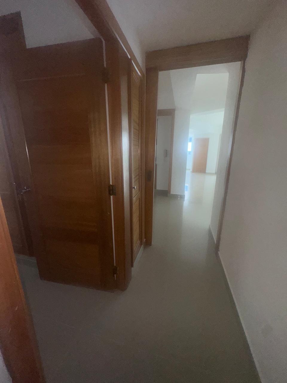 apartamento en alqiuiler de 3 habitaciones por el condado Foto 7278852-12.jpg