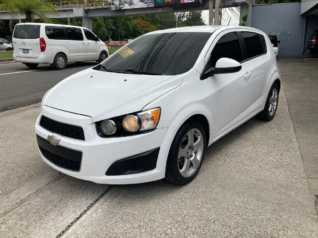 Chevrolet Sonic LS Hatchback 2015 Manual  Foto 7279573-1.jpg