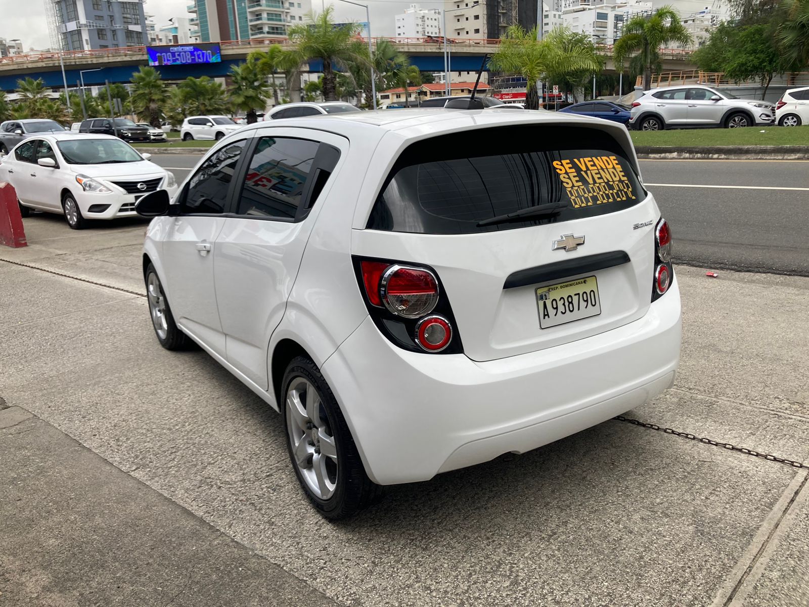 Chevrolet Sonic LS Hatchback 2015 Manual  Foto 7279573-4.jpg