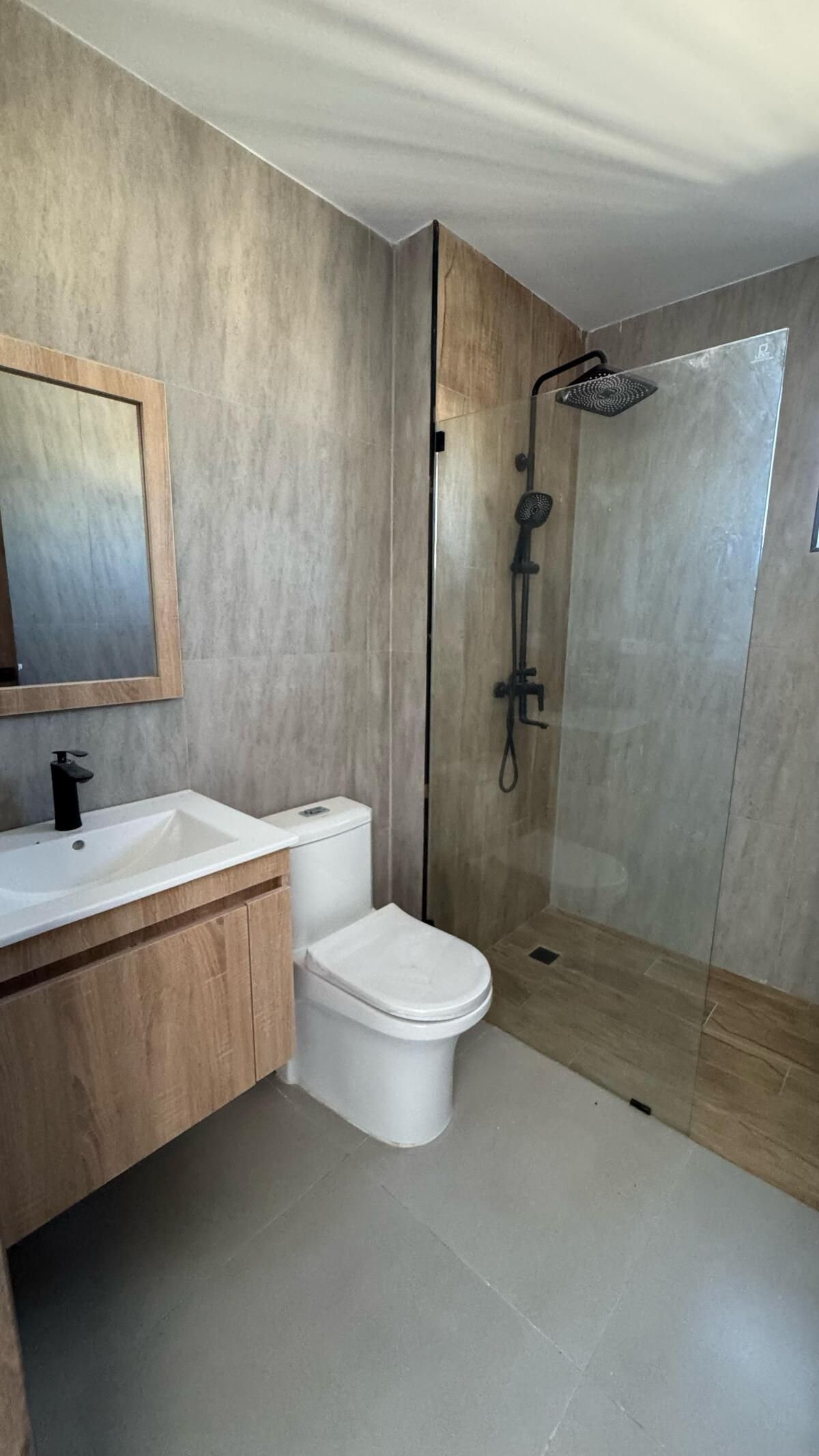 Apartamento 4to. Nivel en Arroyo Hondo Viejo Foto 7279660-5.jpg