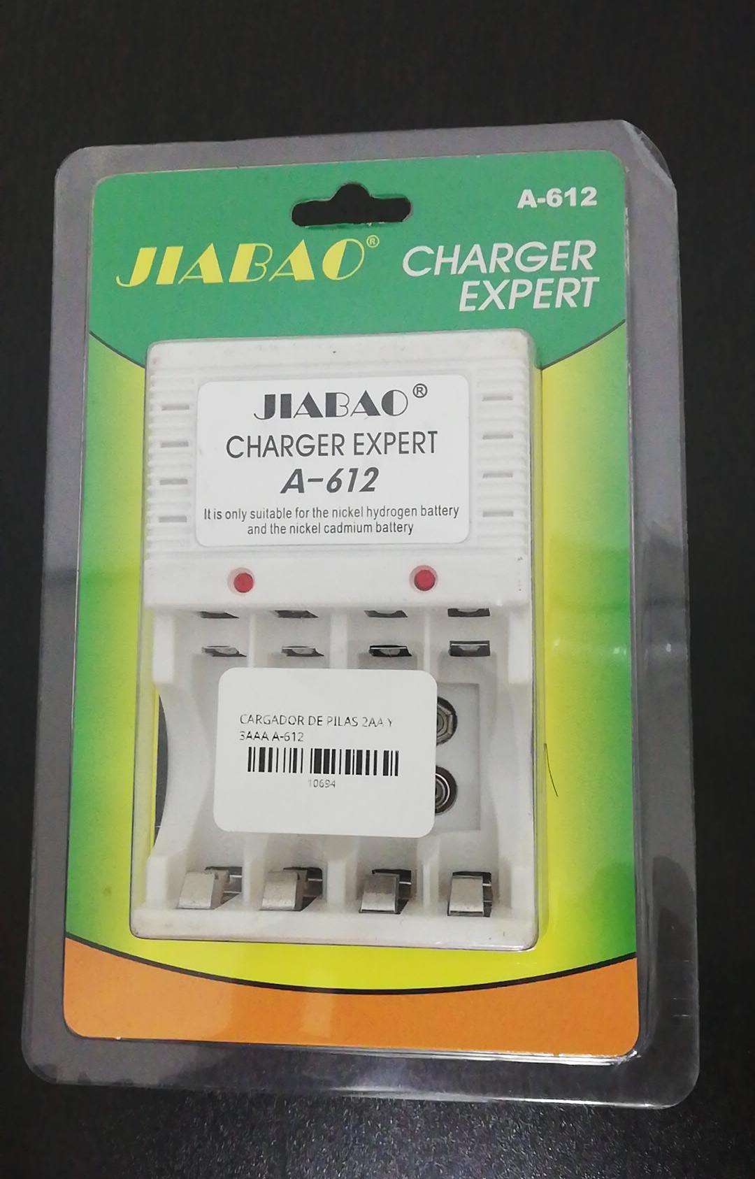 Cargador para pilas bateria 9V AA AAA doble a y triple aaa Foto 7279667-2.jpg