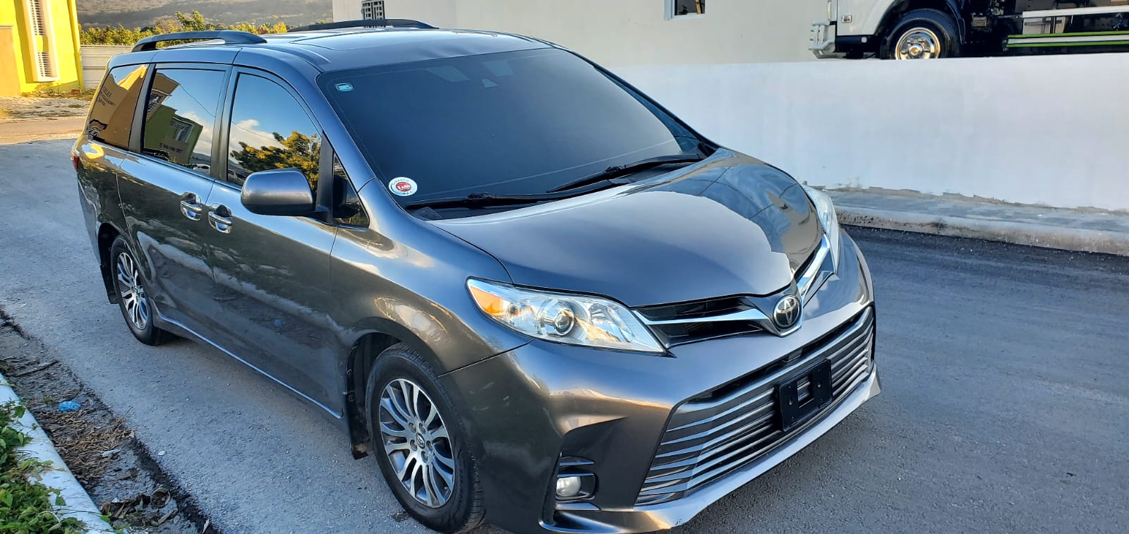 Vendo toyota sienna 2018 XLE full en Peravia Foto 7280014-4.jpg