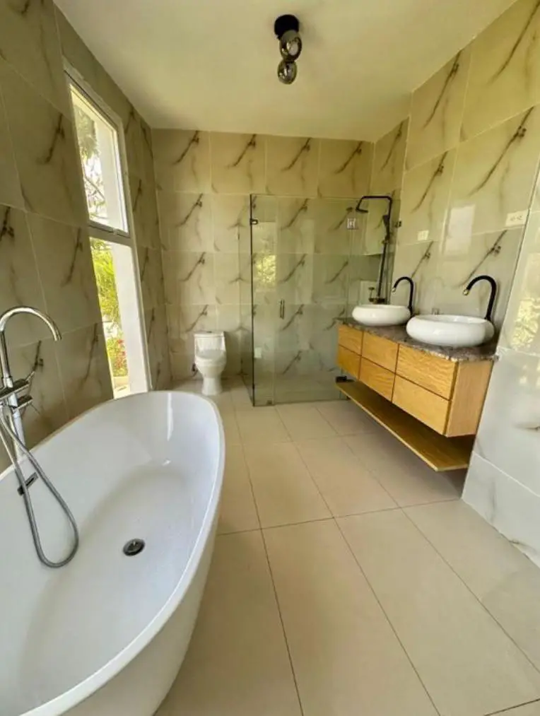 Vendo Exclusiva Villa 3 Niveles AMUEBLADA en LOS GUAYACANES JUAN DOLIO Foto 7282279-6.jpg