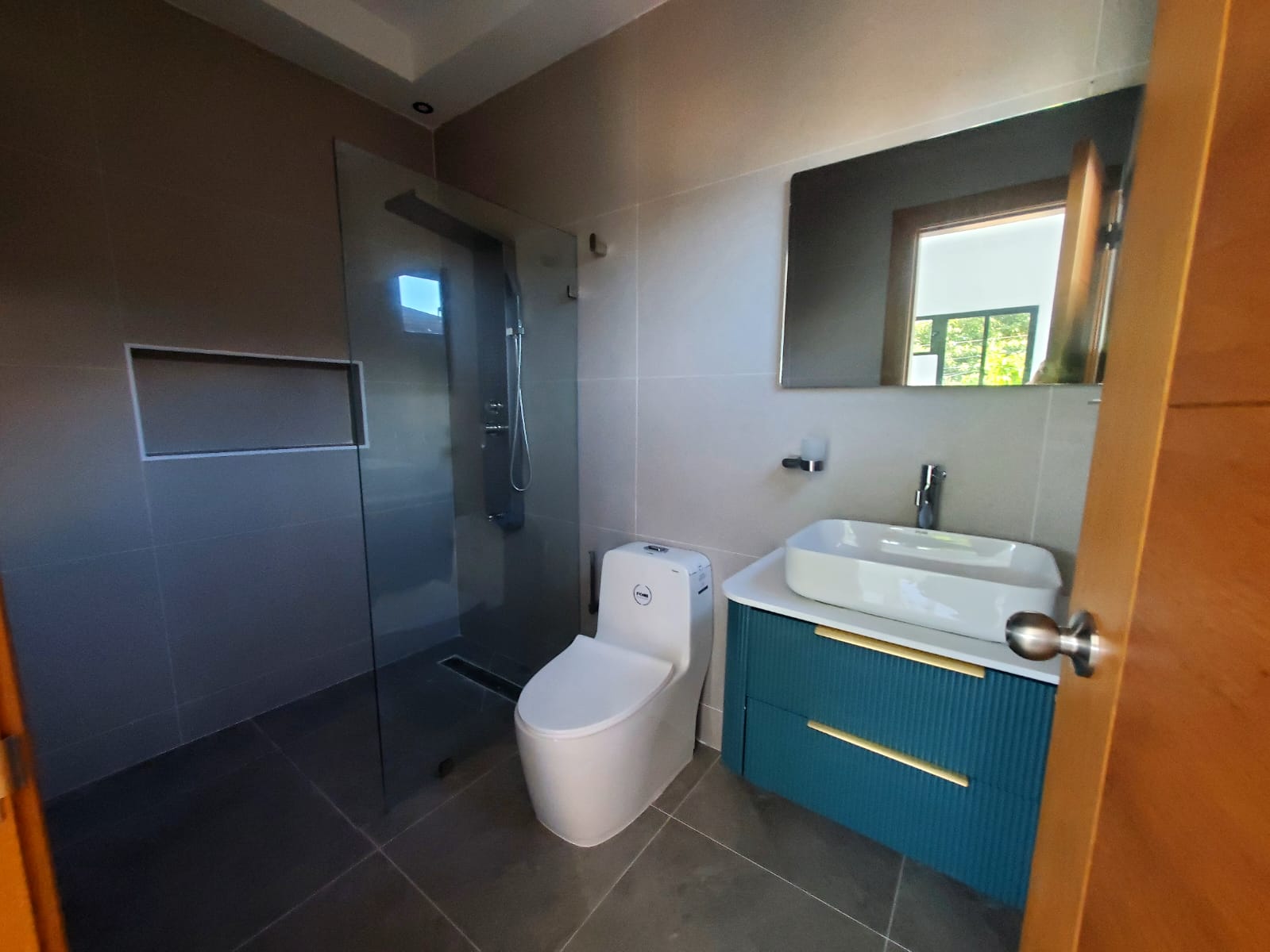 Casa con marquesina para 4 vehículos en oferta por el mes de los padre Foto 7282322-10.jpg