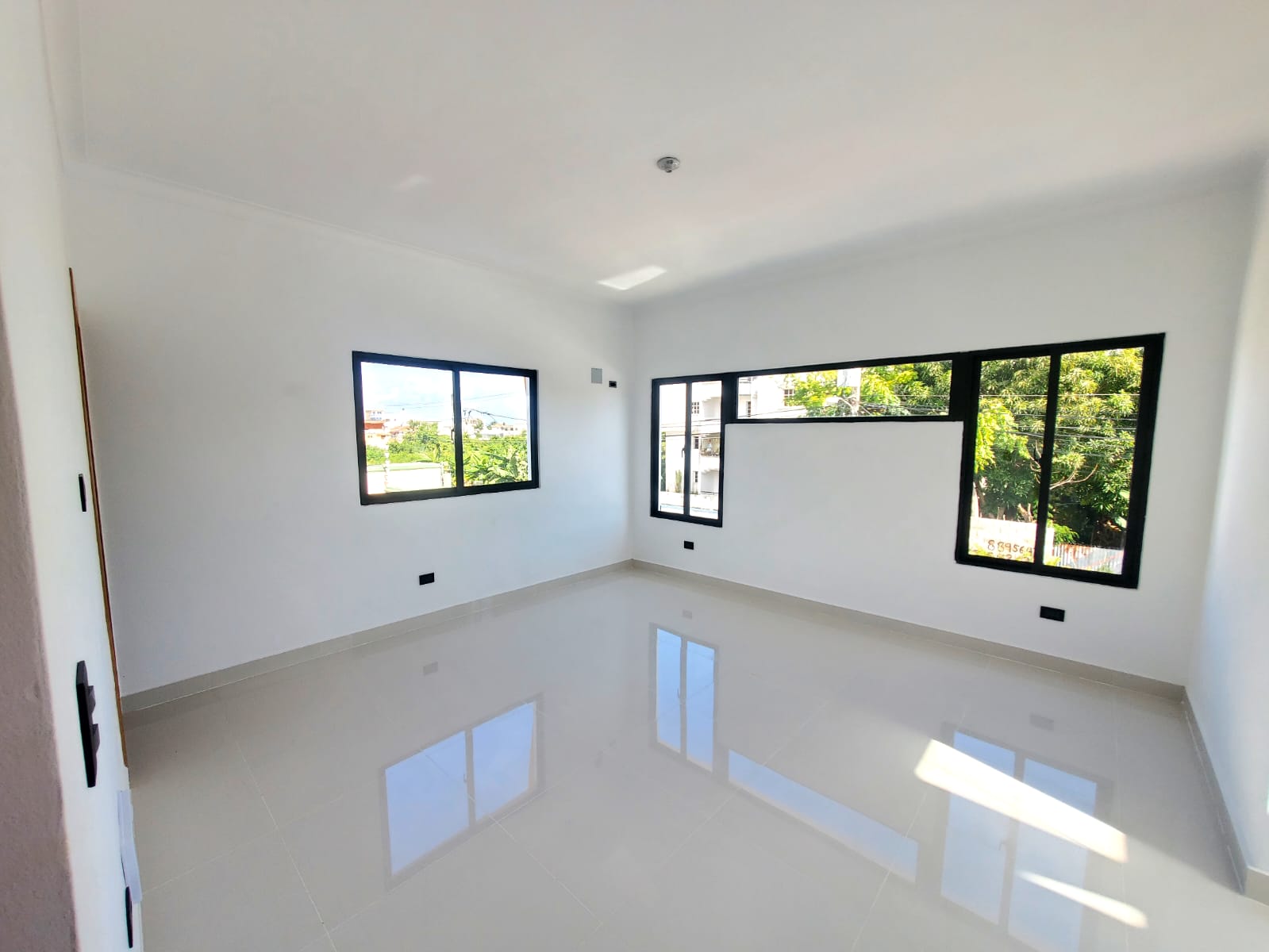 Casa con marquesina para 4 vehículos en oferta por el mes de los padre Foto 7282322-11.jpg