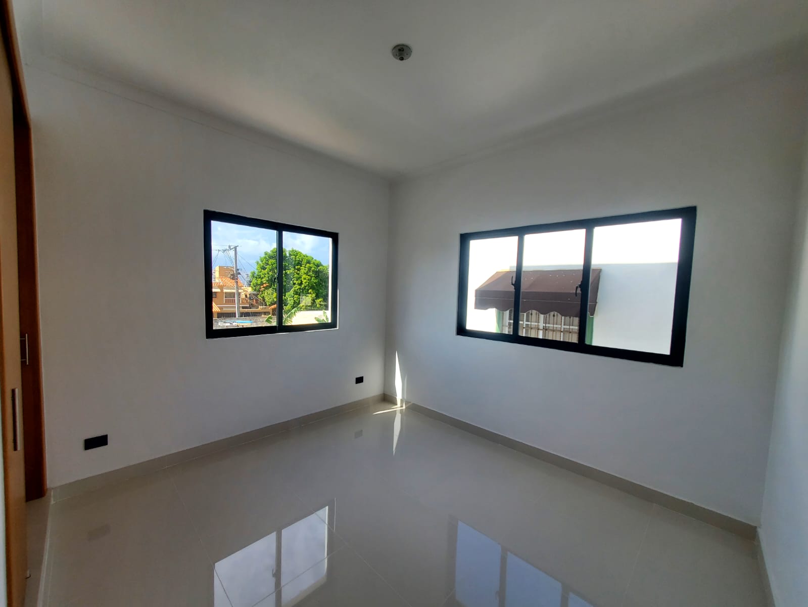 Casa con marquesina para 4 vehículos en oferta por el mes de los padre Foto 7282322-12.jpg