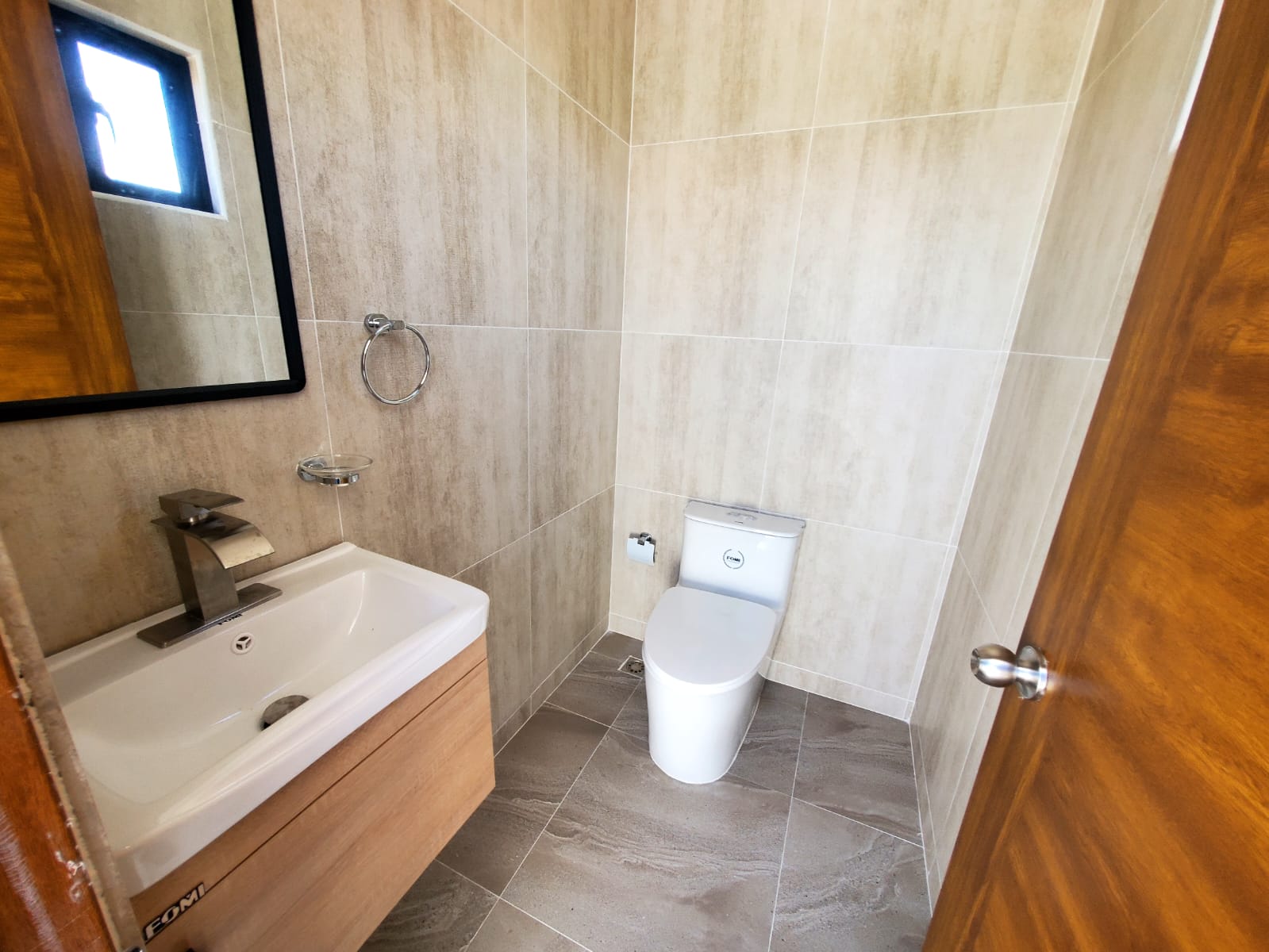 Casa con marquesina para 4 vehículos en oferta por el mes de los padre Foto 7282322-13.jpg