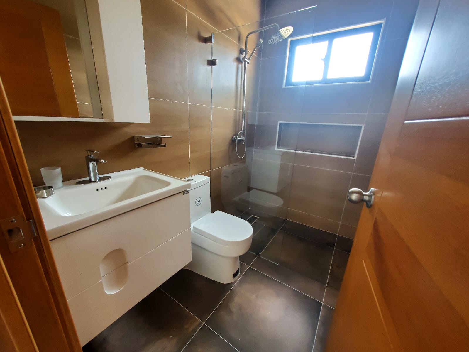 Casa con marquesina para 4 vehículos en oferta por el mes de los padre Foto 7282322-14.jpg
