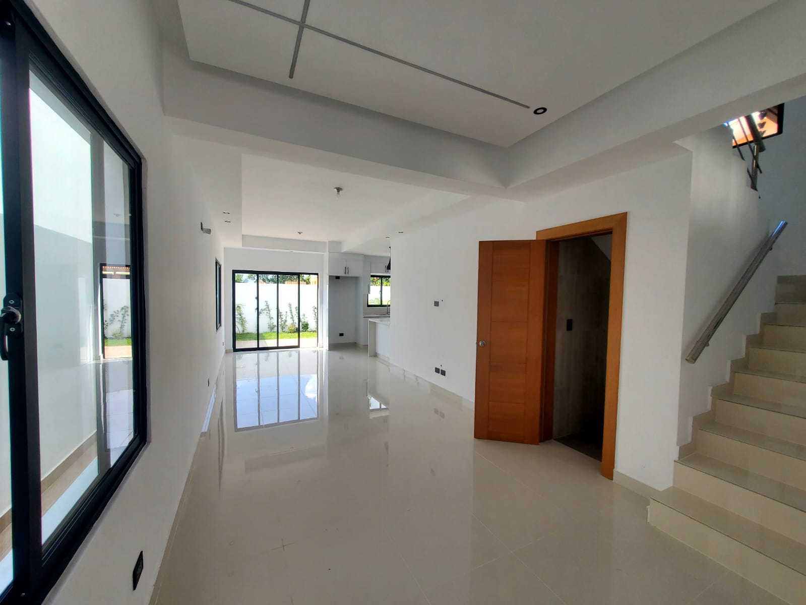 Casa con marquesina para 4 vehículos en oferta por el mes de los padre Foto 7282322-3.jpg