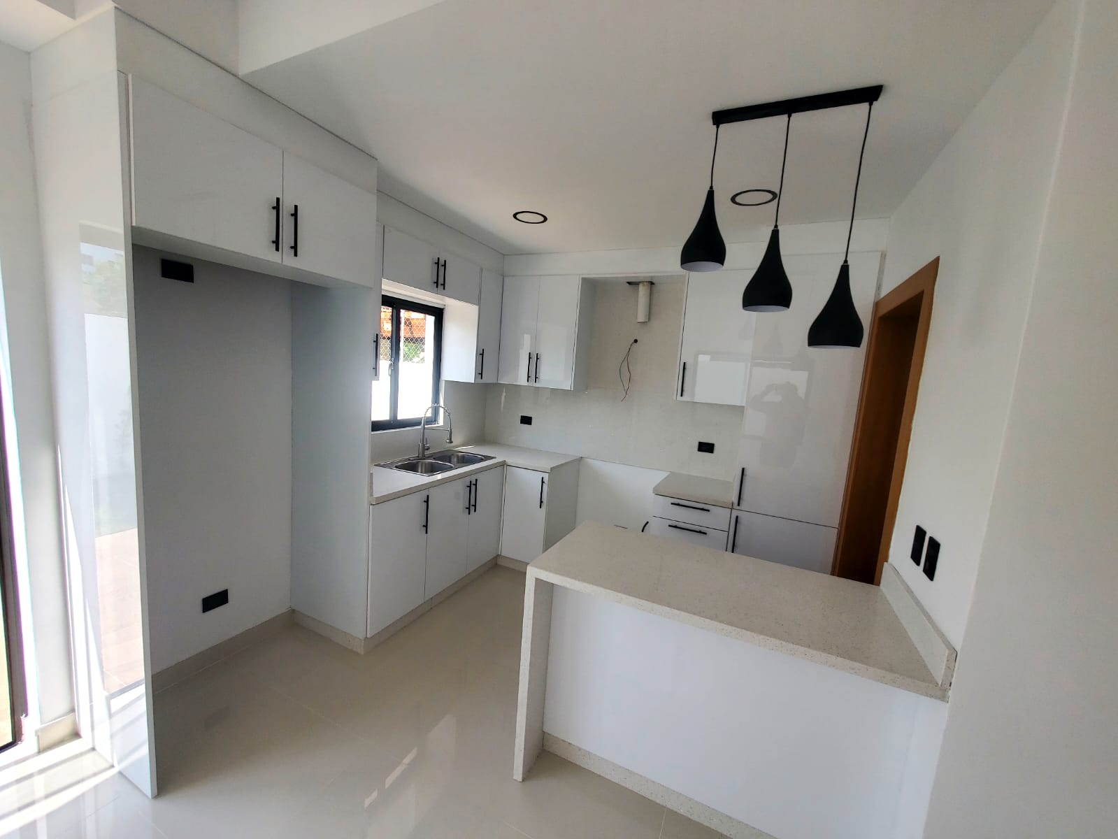 Casa con marquesina para 4 vehículos en oferta por el mes de los padre Foto 7282322-5.jpg