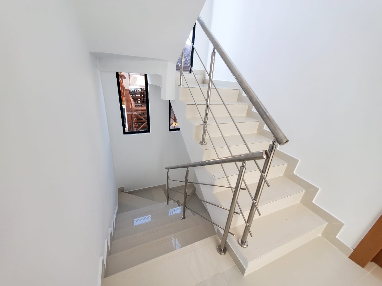 Casa con marquesina para 4 vehículos en oferta por el mes de los padre Foto 7282322-6.jpg