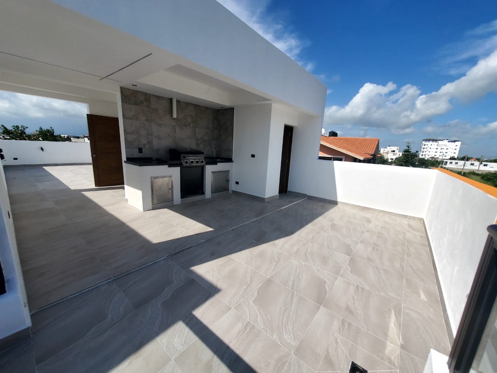 Casa con marquesina para 4 vehículos en oferta por el mes de los padre Foto 7282322-9.jpg