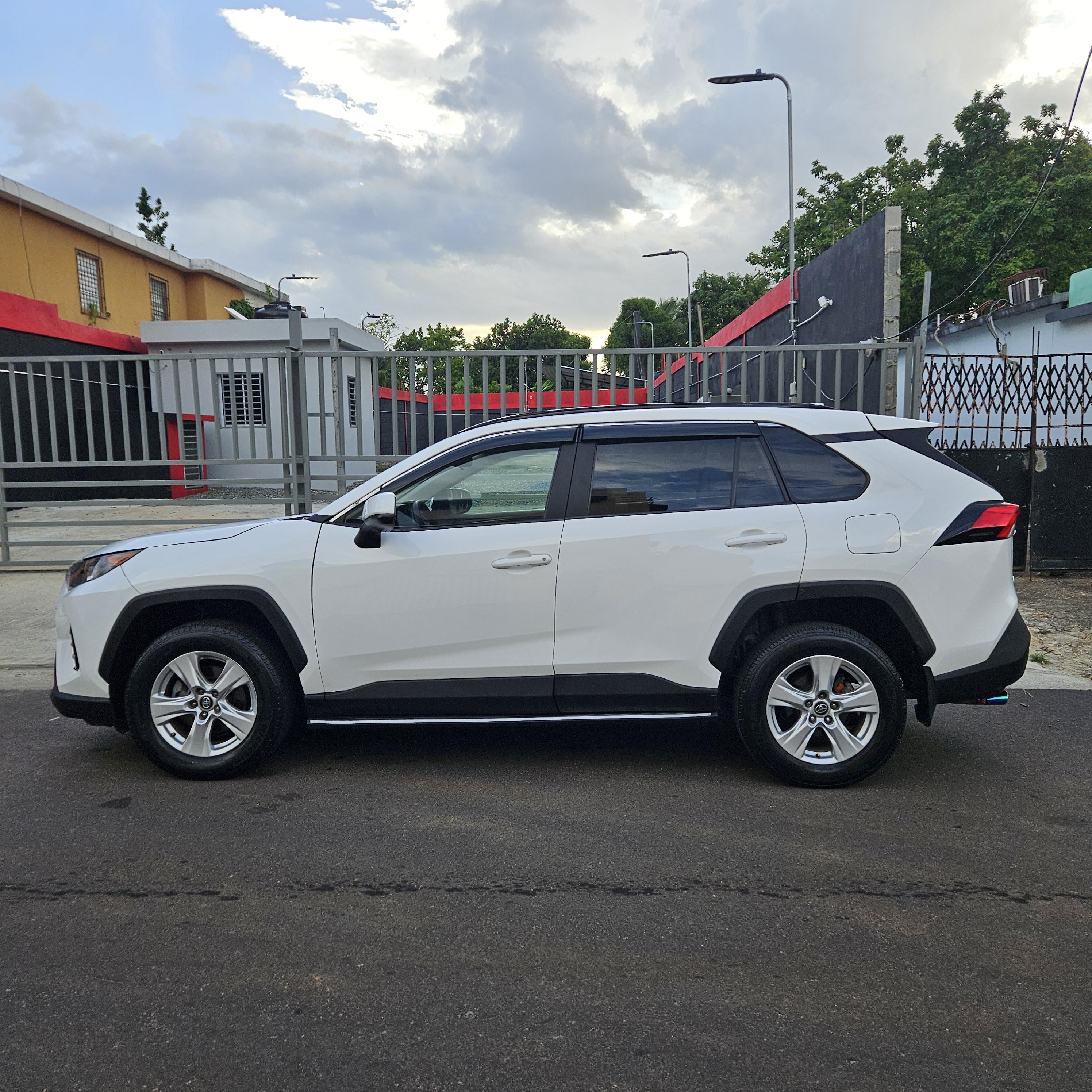 TOYOTA RAV4 2022 Foto 7282655-4.jpg