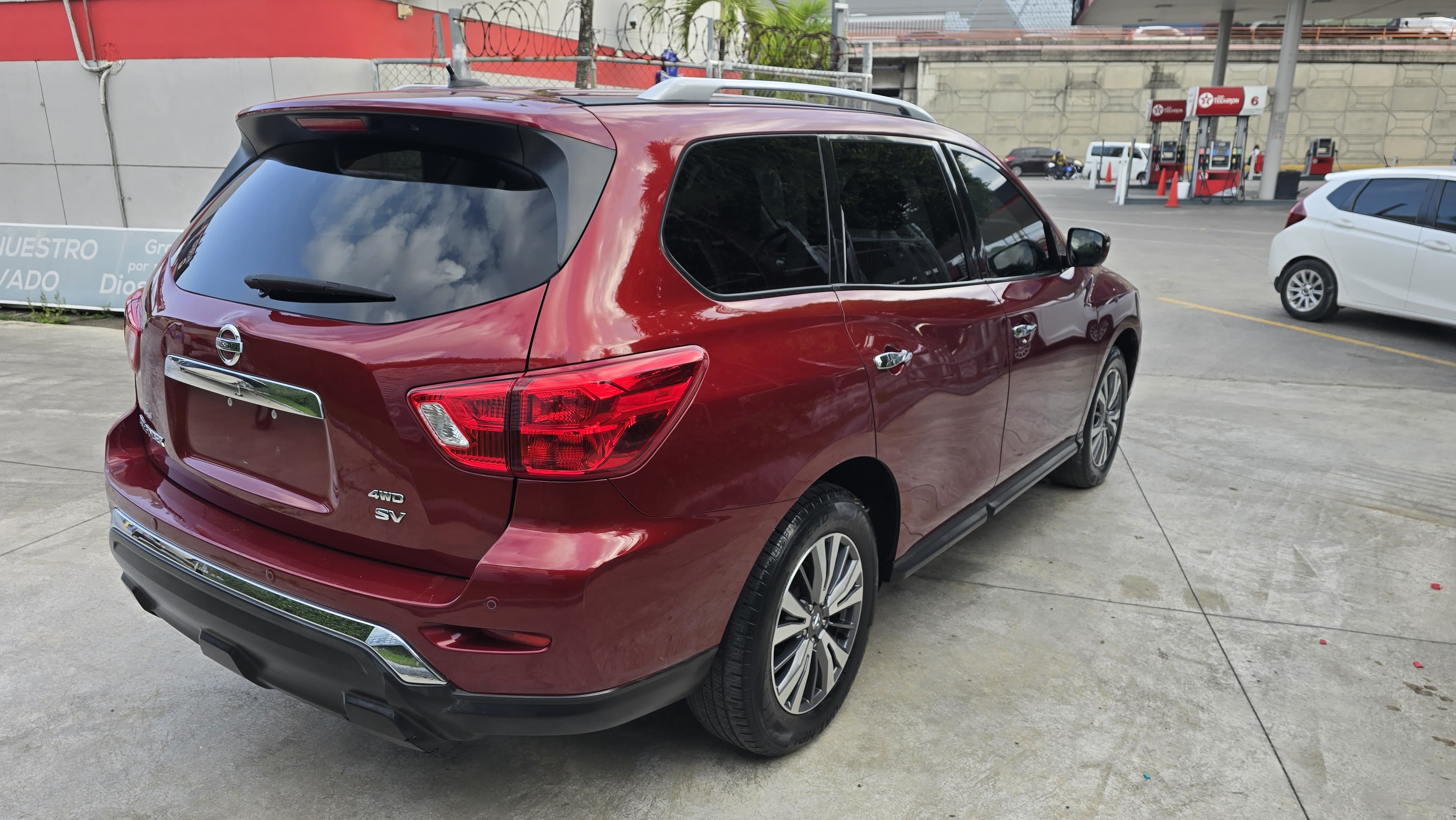 Nissan Pathfinder SV 4x4 2018 Clean Carfax Recien importada Foto 7282757-6.jpg