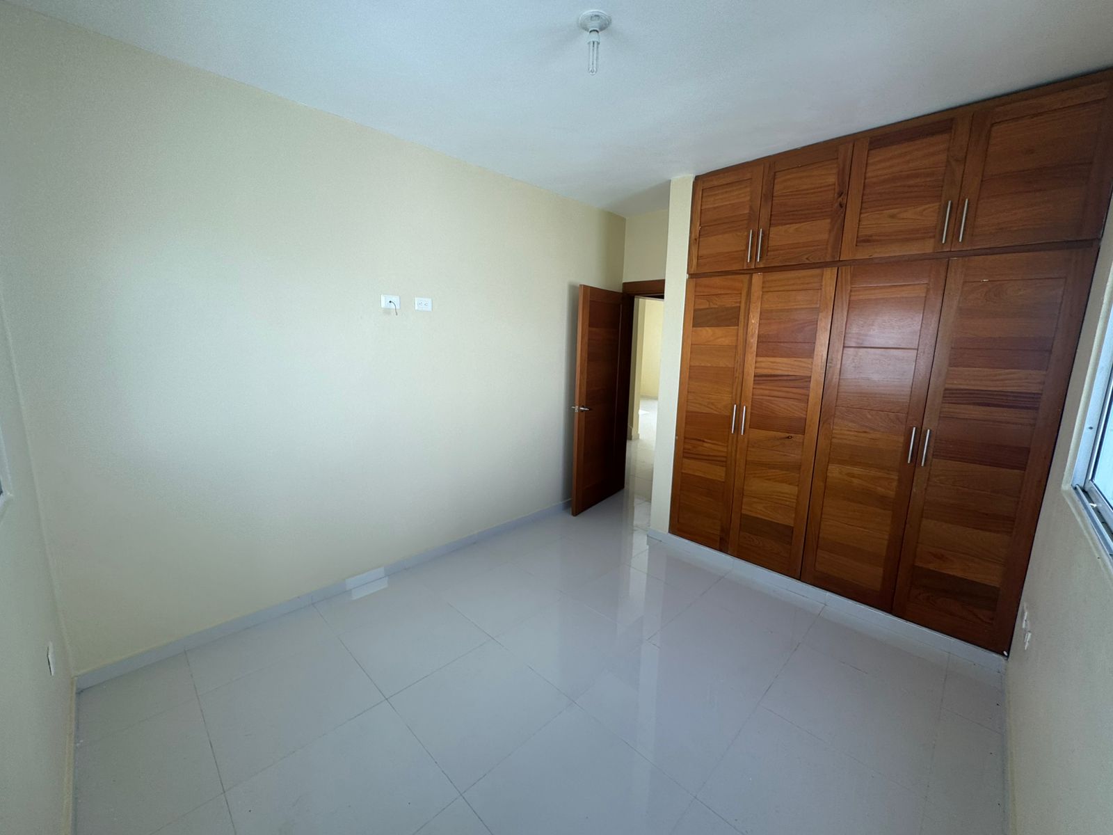  Moderna casa de 2 niveles en la zona más exclusivas y tranquila Foto 7282775-5.jpg