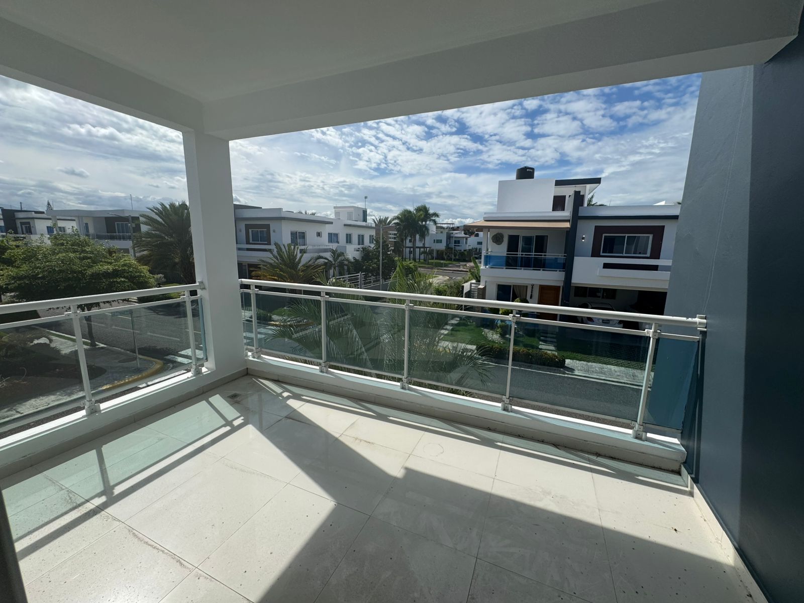  Moderna casa de 2 niveles en la zona más exclusivas y tranquila Foto 7282775-7.jpg