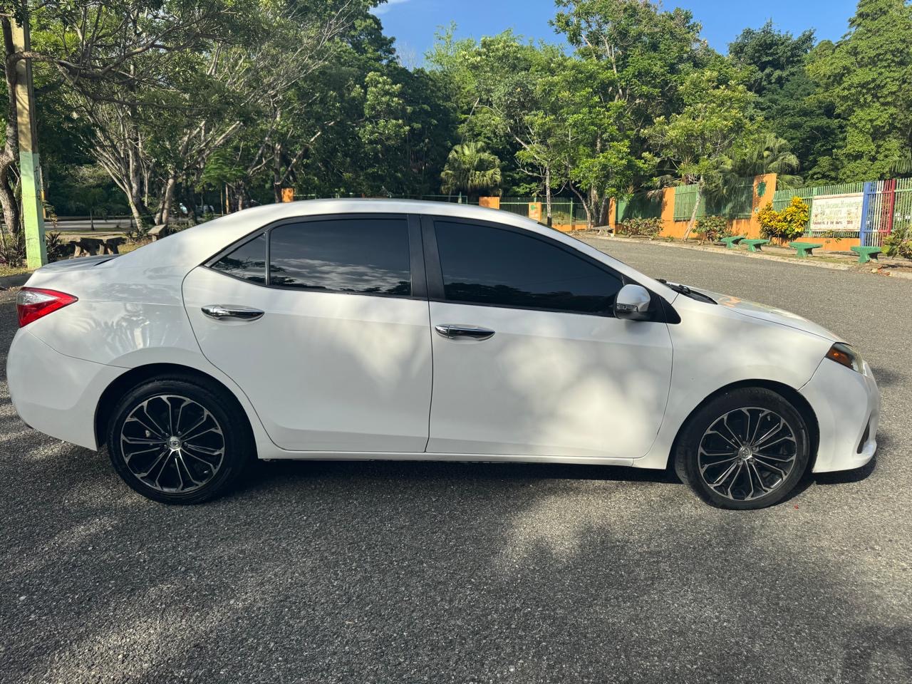 Toyota Corolla 2015 en excelente estado - Automático Foto 7283604-5.jpg