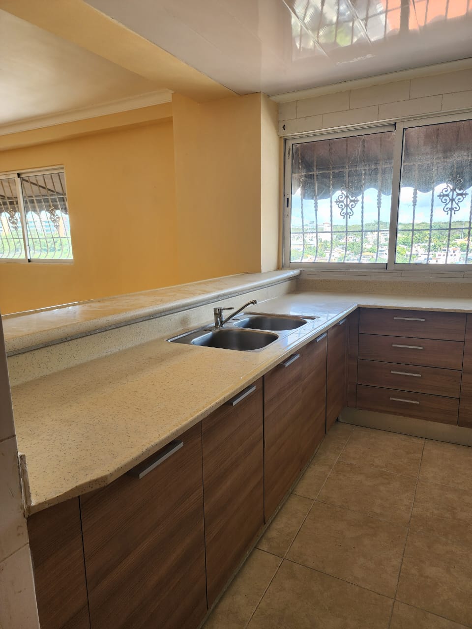 SE VENDE AMPLIO APARTAMENTO a TIPO PH  CON VISTA AL MAR EN AVENIDA IND Foto 7283858-8.jpg