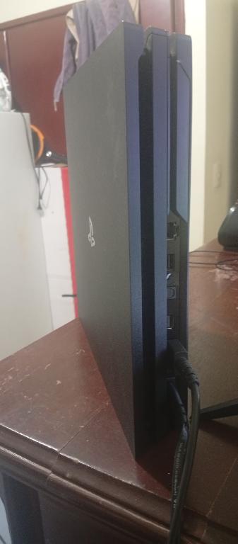 Play Station 4 Pro Foto 7284022-1.jpg