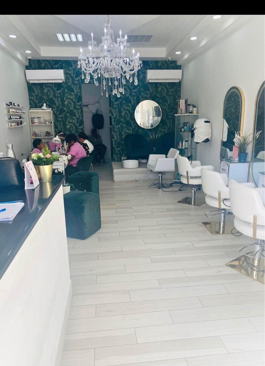Vendo Punto Comercial Salón de Belleza Totalmente Amueblado Foto 7284492-3.jpg