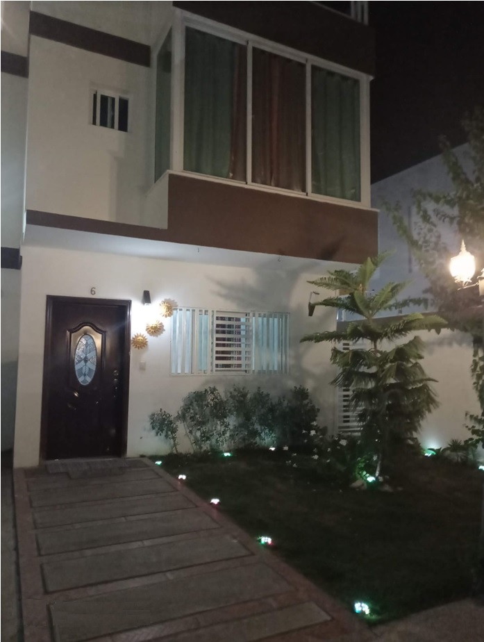 OPORTUNIDAD UNICA CASA 3 NIV. AMUEBLADA  EN BAVARO RES. VILLAS ALTAS B Foto 7284763-5.jpg