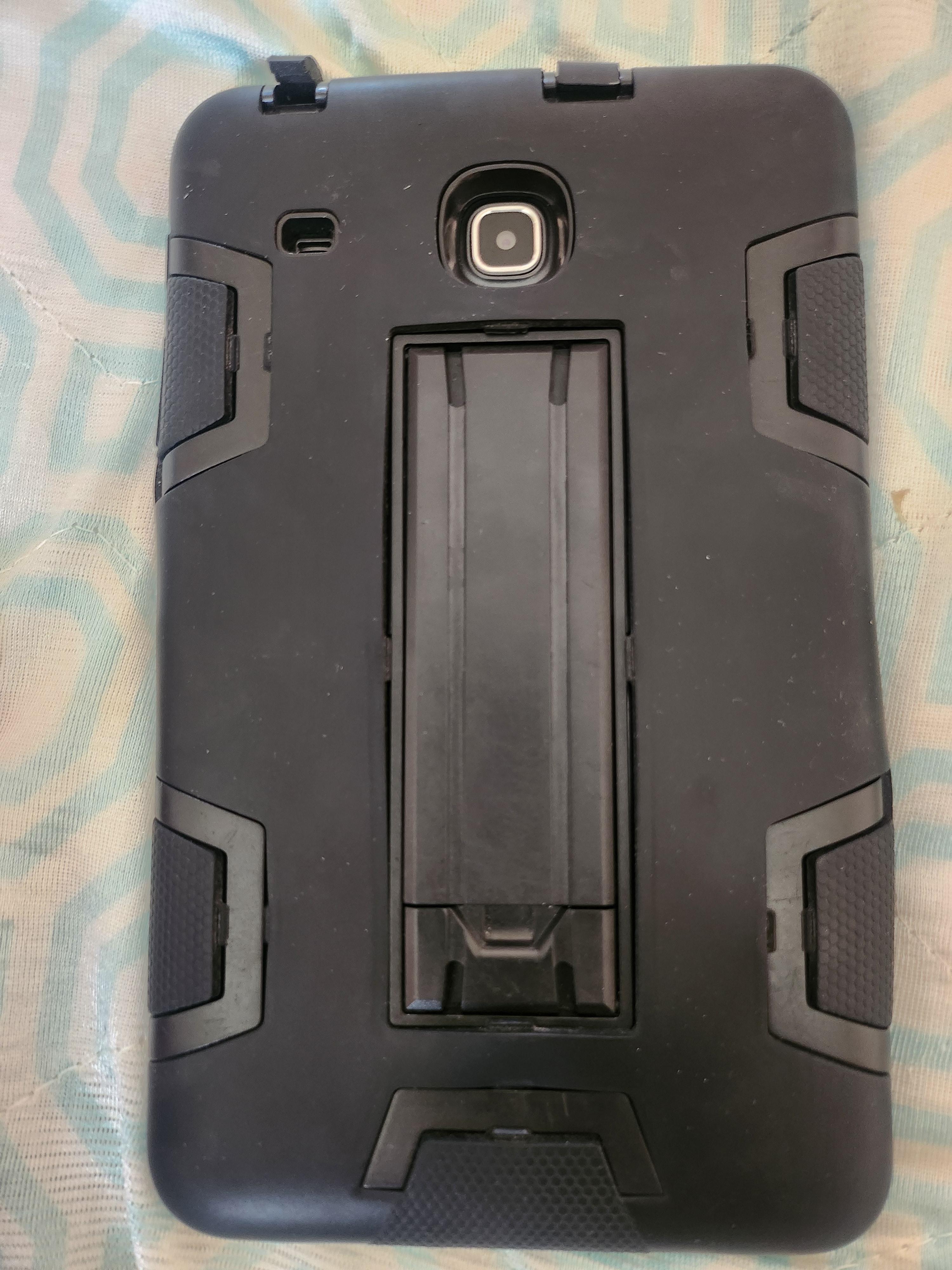 Samsung galaxy tab E desbloqueado coje todos los chips con su cover y  Foto 7284823-3.jpg