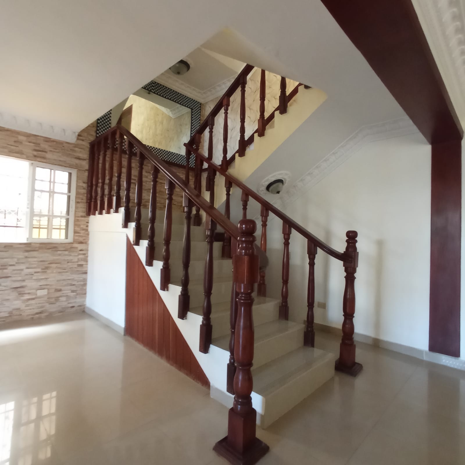 Casa en venta de 3 niveles en la Zona Oriental S.D.E. Foto 7285367-2.jpg