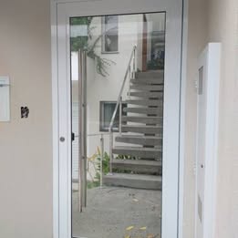 puerta comercial para negocio Foto 7285519-3.jpg