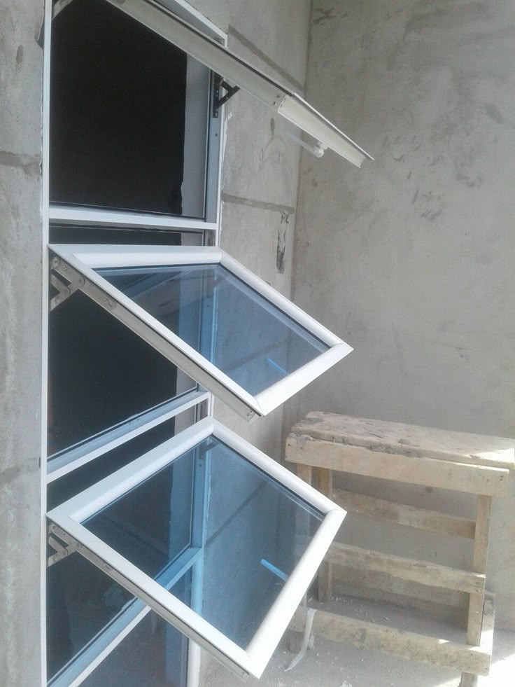 ventana proyecta de aluminio Foto 7285524-4.jpg