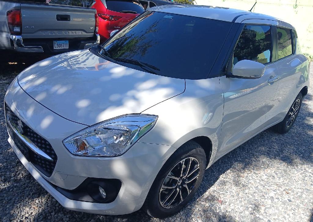 SUZUKI SWIFT 2024 BLANCA con 3 mil kms garantia de la casa Foto 7285606-2.jpg
