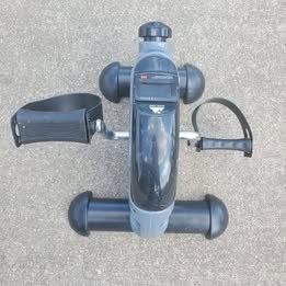 Maquina de hacer ejercicios pedales bicicleta estacionaria ejercitador Foto 7285675-2.jpg