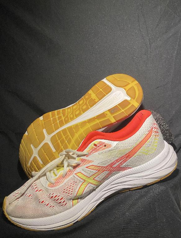 Tenis asics excited  en Monseñor Nouel Foto 7286328-1.jpg
