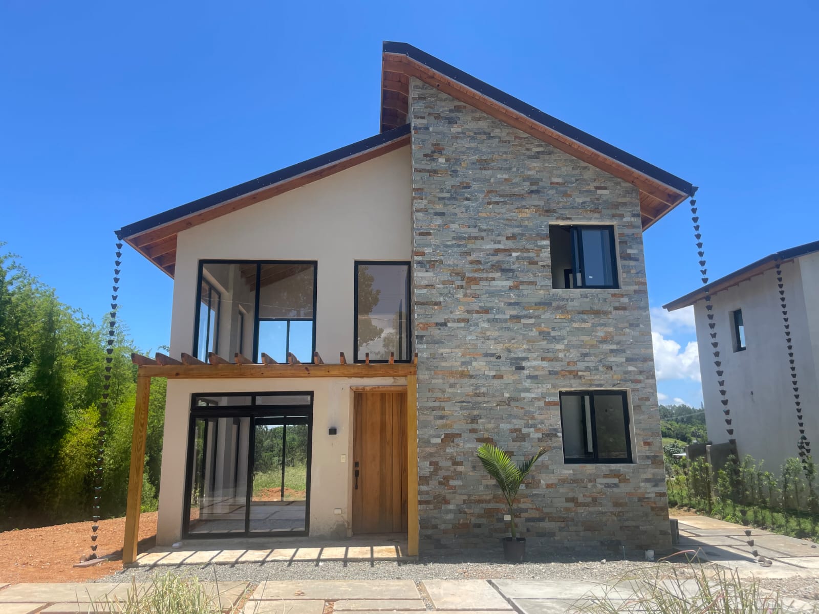 Vendo Hermosa Villa 2 Niveles en SABANETA  JARABACOA 770 Mts.2 PROXIMO Foto 7286597-11.jpg