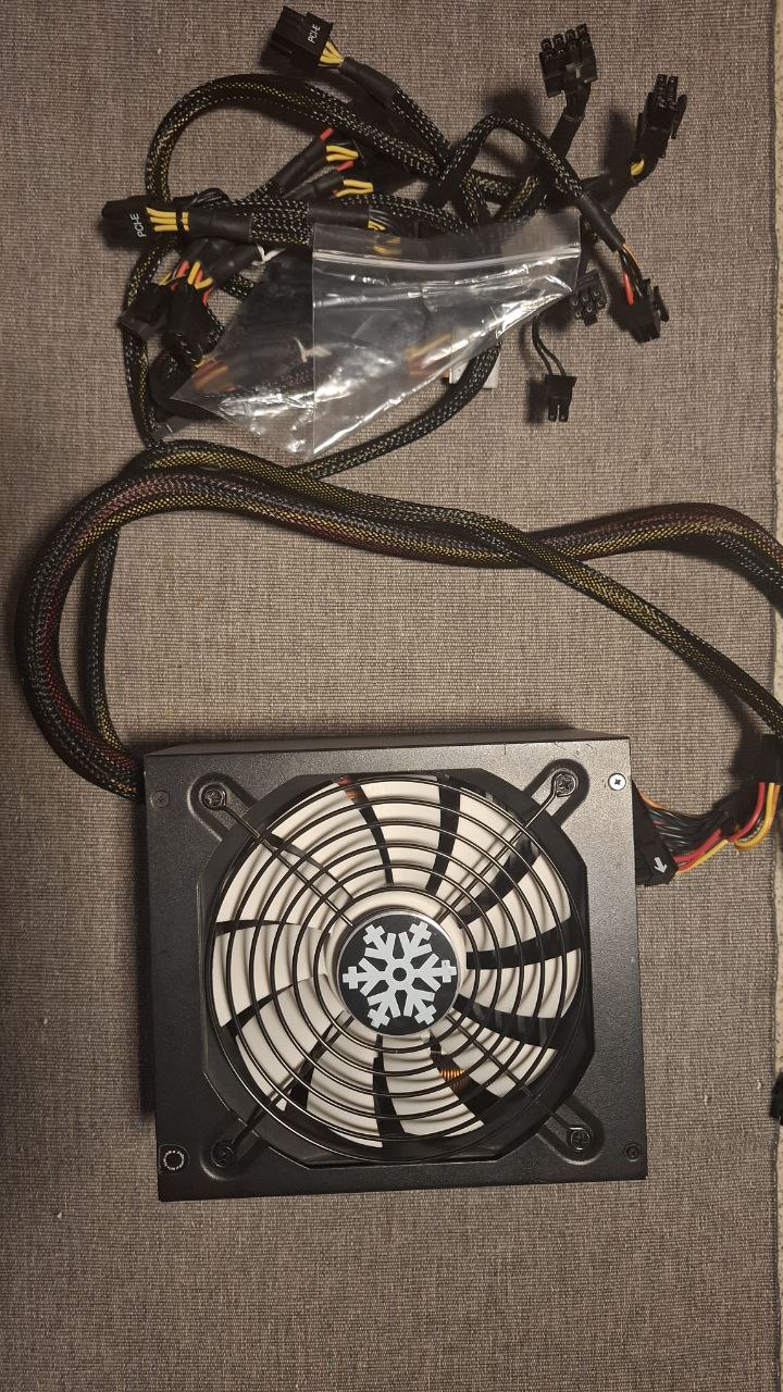 Powersupply Rosewill 750W 80 Plus Bronze Foto 7287195-2.jpg